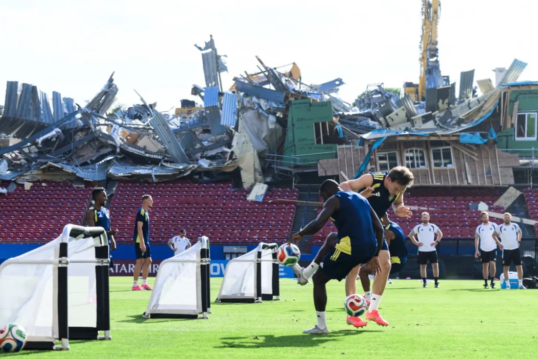 Tribună s-a prăbușit în cantonamentul Suediei la Mondial