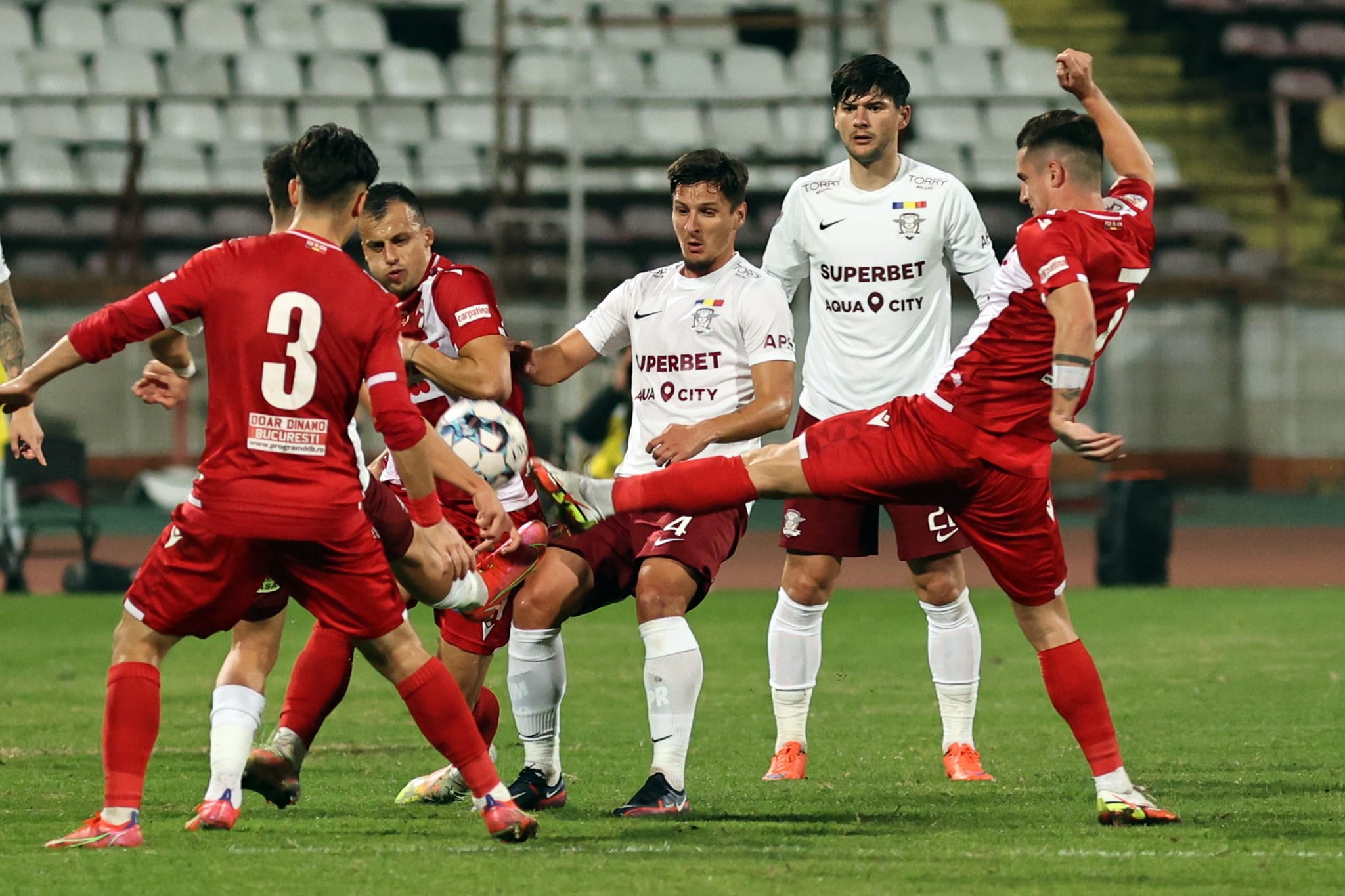 Cine transmite la TV meciul Rapid - Dinamo, din etapa 28 a Ligii 1