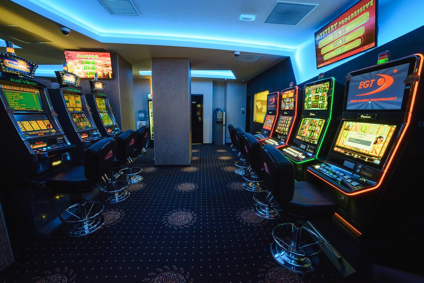 Ce salarii au, de fapt, angajatele din cazinourile MaxBet